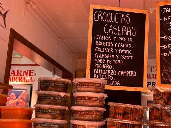 This small stand specialized in croquettes to take home and fry.  At the far left are the containers of manteca color, the red lard that I brought back with me.