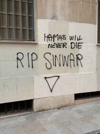 There was very little graffiti in Valencia but I did spot this yesterday