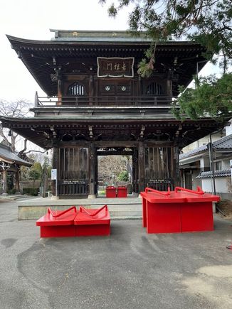 Tokoji temple with sandals
