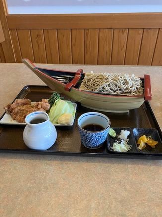 Soba noodles with fried chicken
