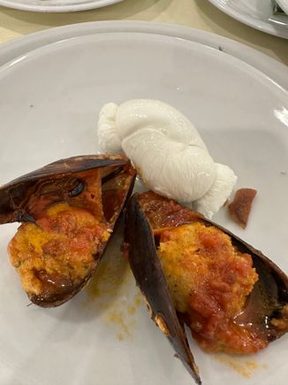 .....and stuffed mussels, and small shrimp, served cold