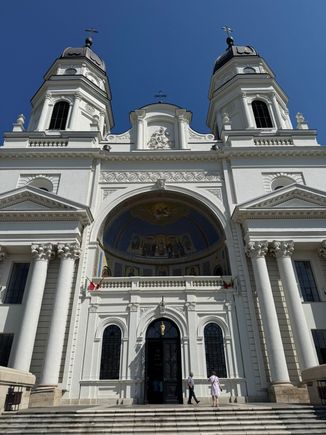  The back of the Catedrala Mitropolitana.