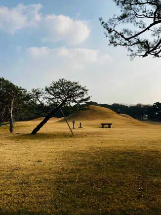 Five Royal Tombs, Gyeongju: Close-up of the tombs.
