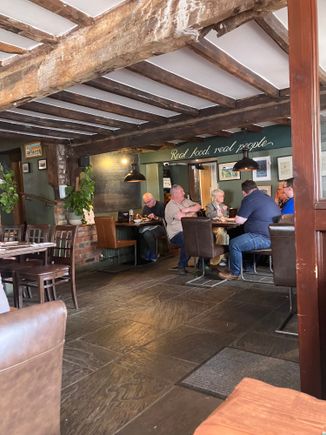 Castle BIstro, Chrik