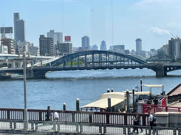 Picture from the waiting lounge at the Tokyo Cruise office