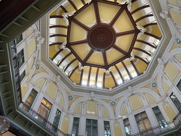 Inside the Tokyo Station