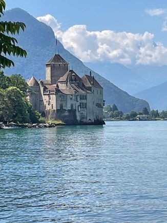 Visited Chillon Castle last time, so just walked back from here 