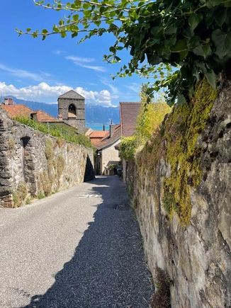 Into St Saphorin
