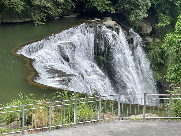 And the Shifen Waterfall.  It really was a worthwhile trip to see it.