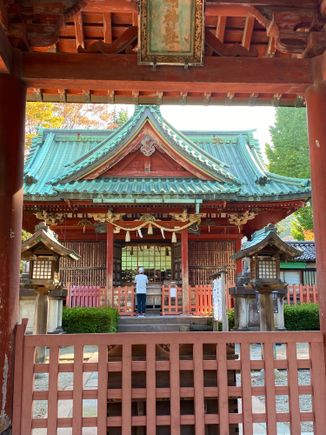 Osaka Shrine,  located to the north of Kanazawa Castle, was built in 1643, and is an important cultural property. 
