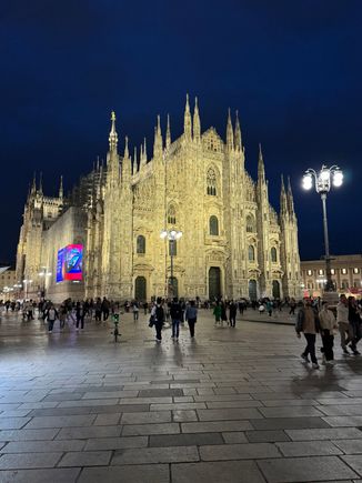 The beautiful Milano Duomo at night!