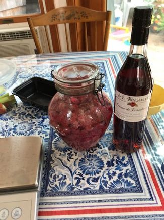 2 lbs raspberries, 2 cups sugar