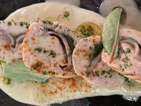 Chicken fillet with Metsovo smoked cheese and roasted potato cream