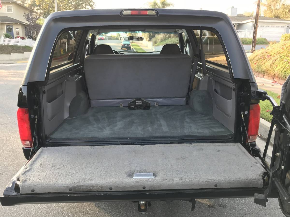1996 Ford Bronco - 1996 FORD BRONCO XLT 4WD - Used - VIN 1FMEU15H4TLA34987 - 173,000 Miles - 8 cyl - 4WD - Automatic - Truck - Black - Los Angeles, CA 90028, United States