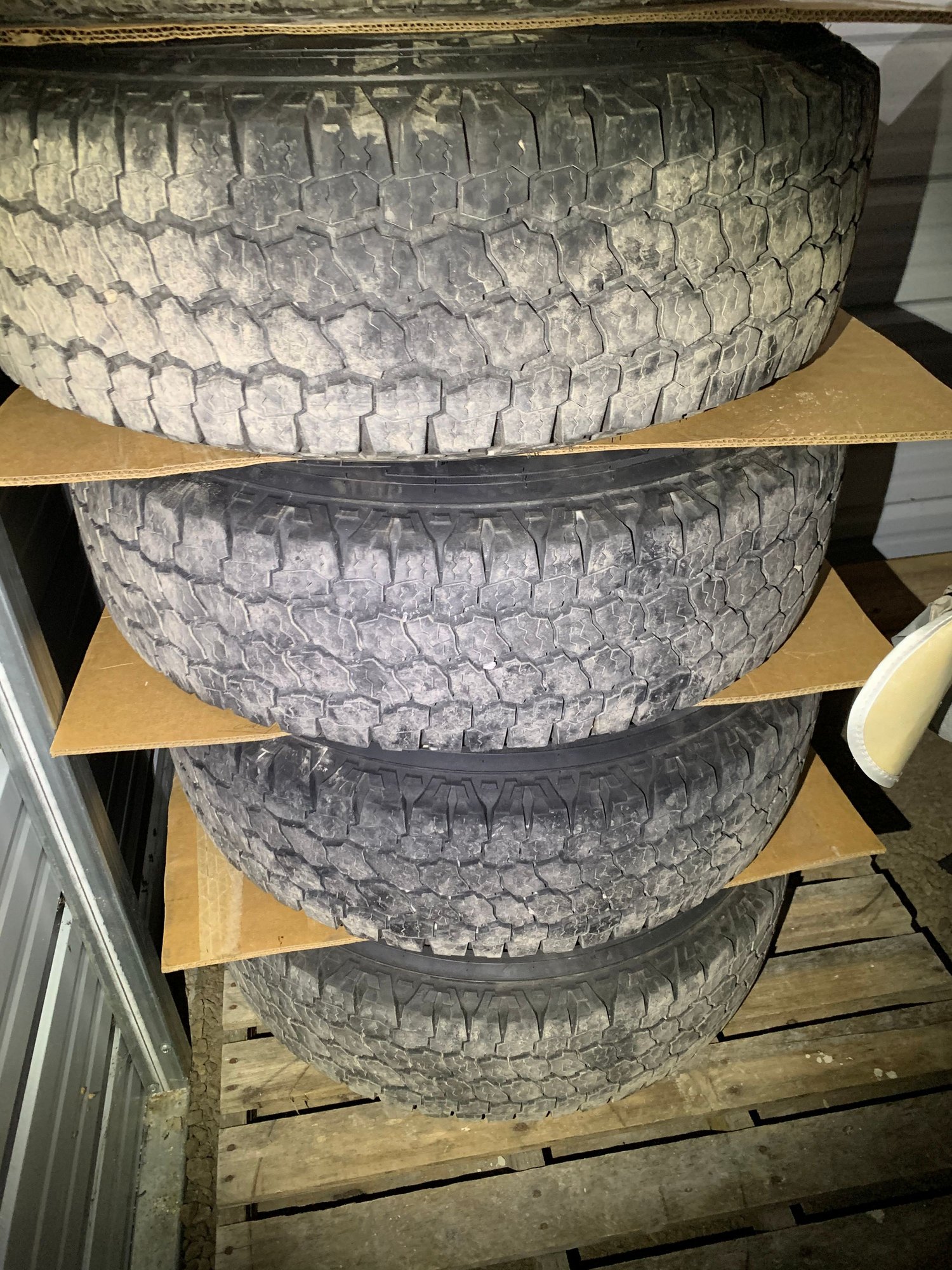 Wheels and Tires/Axles - 2017+ F250 OEM 18" PVD Wheels and Tires 275/70/18 - Used - 2017 to 2020 Ford F-250 Super Duty - Chesaning, MI 48616, United States
