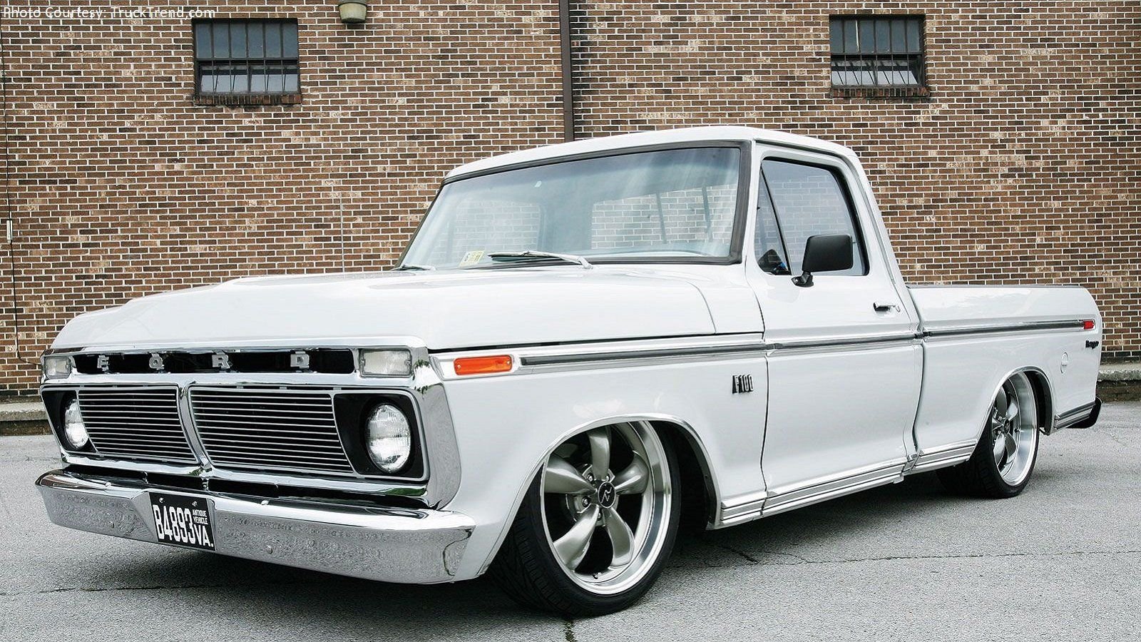 Two generations of Ford truck lovers team up to build one incredibly clean F...