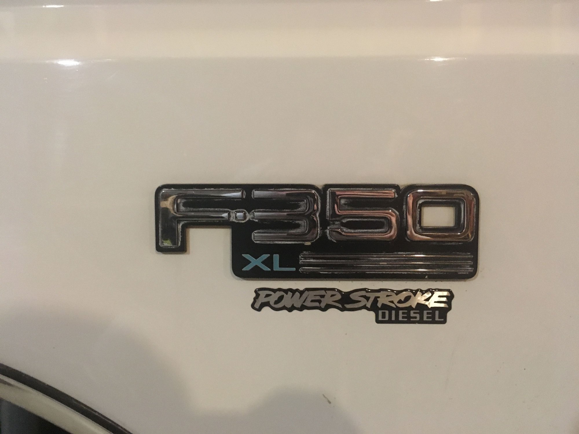 Fender emblem decal location - Ford Truck Enthusiasts Forums, image size:2000x1500