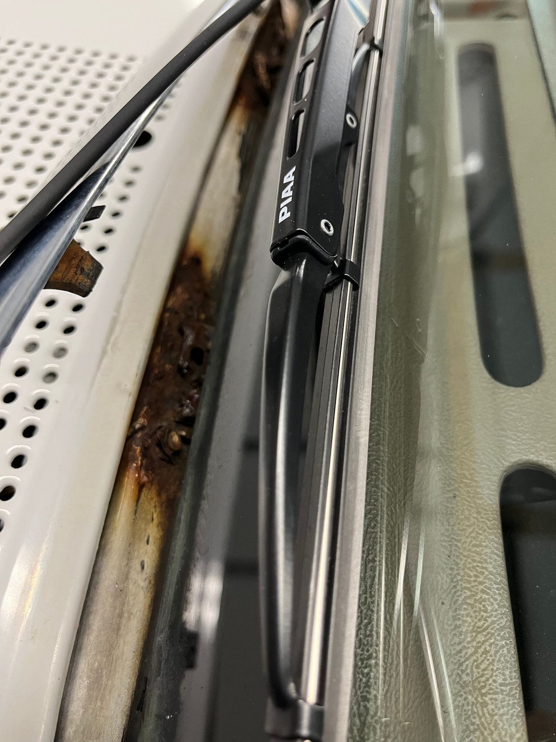 Windshield trim clips Ford Truck Enthusiasts Forums