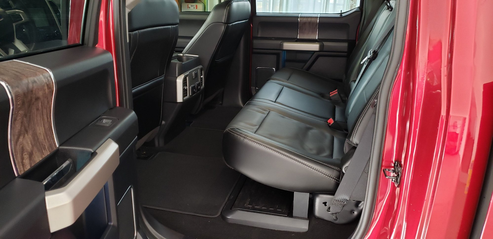 2018 Ford F-250 Super Duty - Ruby Red/Magnetic F250 Lariat - Used - VIN 1ft7w2b60jeb65268 - 18,800 Miles - 8 cyl - 4WD - Automatic - Truck - Red - Grand Ledge, MI 48837, United States