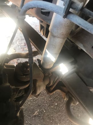 2001 mid spring axle mointing