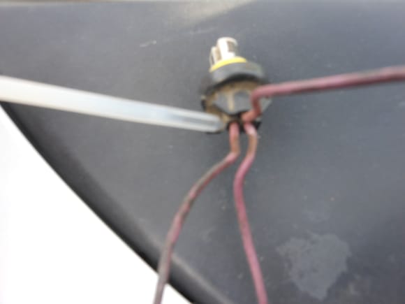 after removing the grey clip spread the wires , see the white looking marks shorting out