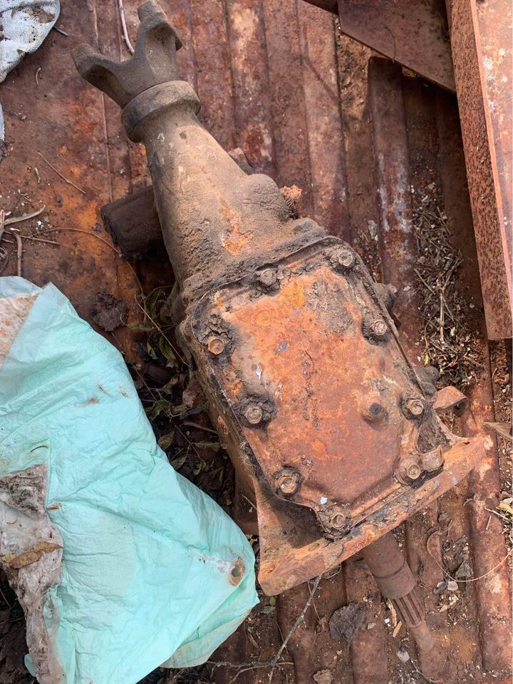 Drivetrain - 3 speed manual trans, Just gearbox, with everything.  Yukon Okalhoma. 6 cylinder /Small black ford. - Used - 1962 to 1979 Ford F-100 - Yukon, OK 73099, United States