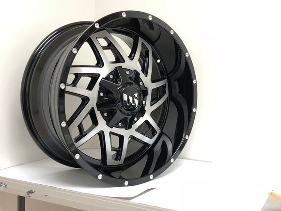 COLT 20x10” ET-12 PCD 6.135/139.7 brush face Gloss black lip
