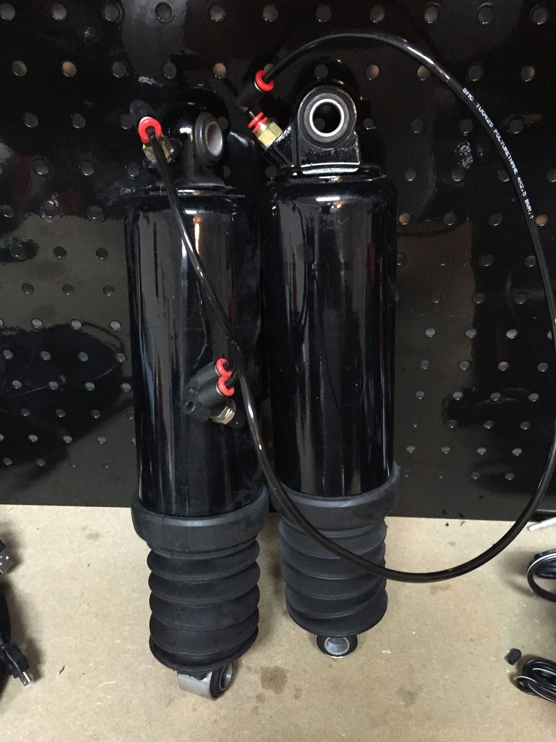 2015 12" OEM Air Shocks Harley Davidson Forums