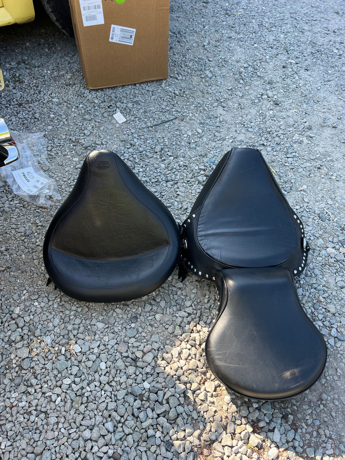 Mustang (Left), Stock seat (Right)
