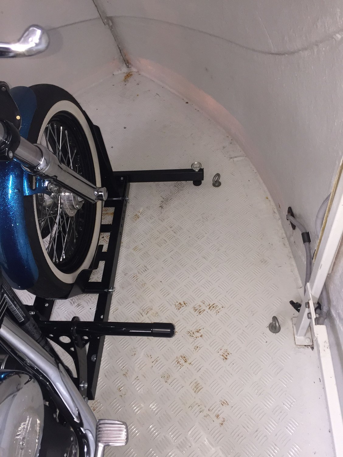 Best wheel chock for Ultra Limited for a shop floor, not trailer