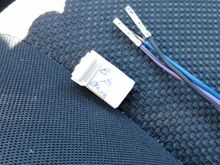 So my new front directional did not come with the clips shown in the picture, doesn't look like you can reuse them easily.  Wtf, well stop down to the local HD shop to inquire.  I would hope they wouldnr expect you to splice into the line.