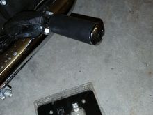 right mount is on, torqued to 35ft-lbs

peg on p/n: 91821-85

right done