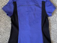 Womens HD zip up short sleeve shirt…size Medium…excellent condition (literally worn 2 times) smoke/pet free home..$30 shipped 