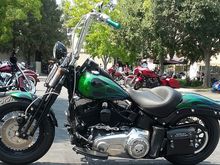 added a much needed swing arm bag for my disc lock, windbreaker and cold weather gloves