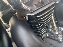 M8 rear cylinder fin chip 🫠. Careless factory assembly.