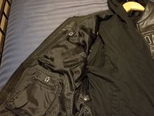 Inside right - 2 pocket and MP3 routing clip