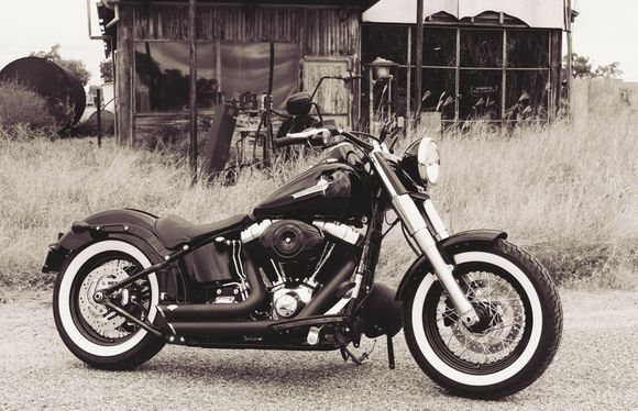 Pic taken at a little Aussie town called Mingela.
1 Pub. 1 Abandoned Gas station & 1 Abandon Store. 45 mins west of Townsville Queensland