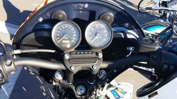 I should have bought and fxdxt....i already have replica bags. Gunna get the conleys replica fairing and will be getting dual disk breaks.....except the real fxdxts are so damn expensive. I hear the rake is better tho too