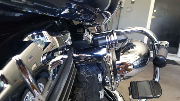 1/4 tube connected to the breather bolts.