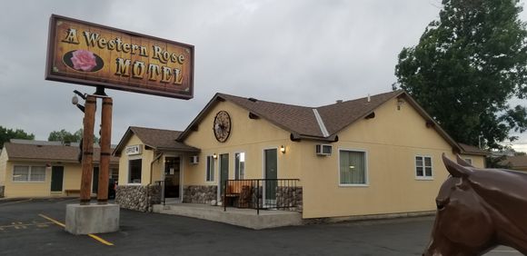 Stayed at the Western Rose in 2019.