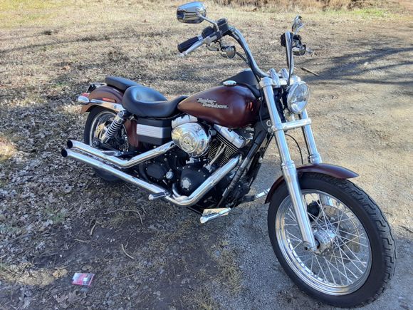 Heres a pic of my new Streetbob . Anyone else seen this exhaust setup ? Its Harley Turnout slip ons with an extension on the bottom .