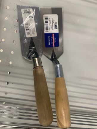 The cap already falling off the Chinese handle, before even one use. It’s the illusion of a real tool. 