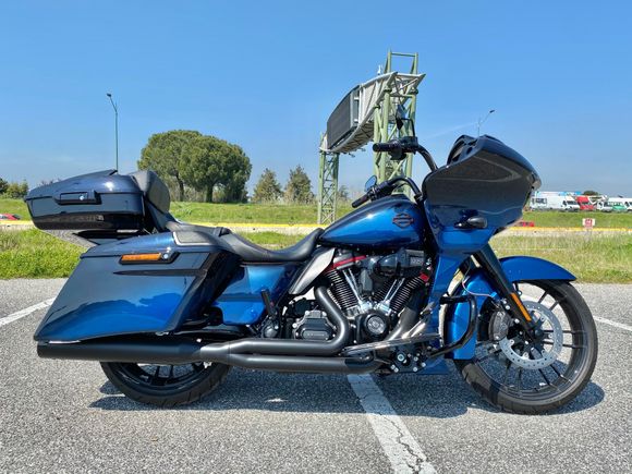 CVO Road Glide - Mako Shark Fade
