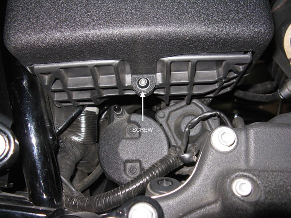 Batt cover lock screw