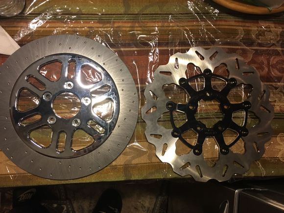 My lyndall cmp rotor came in today which I got for a steal 120 unused too. Now deciding which one I want to keep and get a duplicate of. Leaning towards lyndall this thing weighs half the weight of the galfer and matches my wheel the hub carrier just need to be powdered