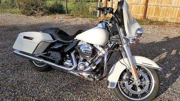 This is my 2014 FLHTP Copglide... Ive gone back to the solo seat.