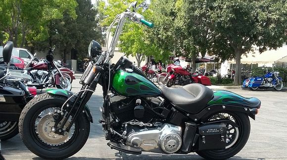 added a much needed swing arm bag for my disc lock, windbreaker and cold weather gloves