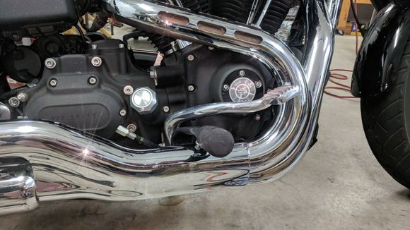 2011 FXDF with mid controls. Stock head pipes, V&H slipons.