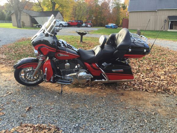 16 CVO Carbon Red Pearl