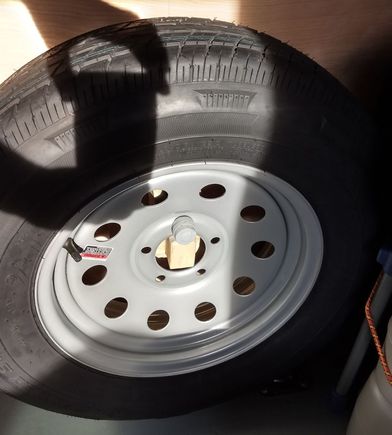 The weight of the wheel/tire mostly sits on the holder.  LOOSEN YOUR MOUNTS BEFORE ADDING AIR TO THE TIRE!!!  Don't ask how I know...